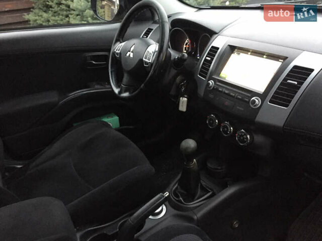 Черный Мицубиси Аутлендер, объемом двигателя 2.36 л и пробегом 315 тыс. км за 9700 $, фото 12 на Automoto.ua