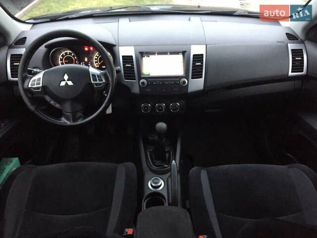 Черный Мицубиси Аутлендер, объемом двигателя 2.36 л и пробегом 315 тыс. км за 9700 $, фото 10 на Automoto.ua