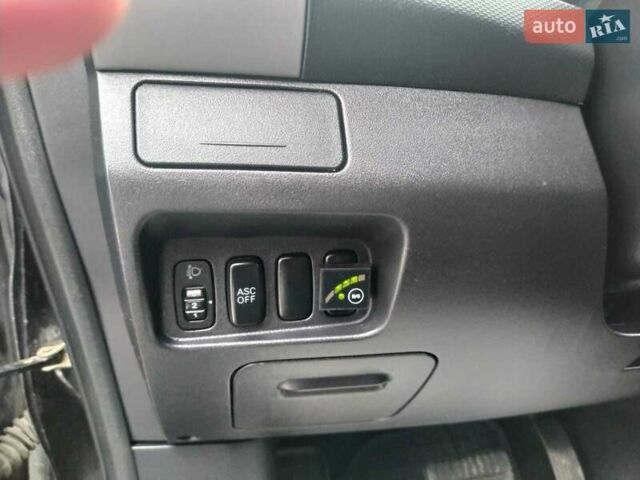 Чорний Міцубісі Аутлендер, об'ємом двигуна 2 л та пробігом 226 тис. км за 10750 $, фото 17 на Automoto.ua