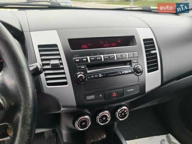 Чорний Міцубісі Аутлендер, об'ємом двигуна 2 л та пробігом 226 тис. км за 10750 $, фото 12 на Automoto.ua