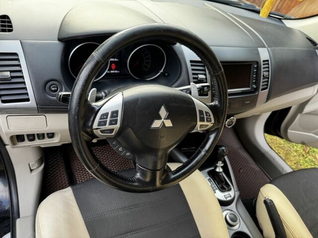 Черный Мицубиси Аутлендер, объемом двигателя 2.2 л и пробегом 249 тыс. км за 11500 $, фото 2 на Automoto.ua