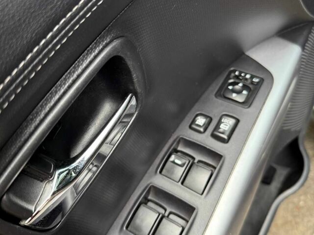 Чорний Міцубісі Аутлендер, об'ємом двигуна 2 л та пробігом 210 тис. км за 10700 $, фото 5 на Automoto.ua