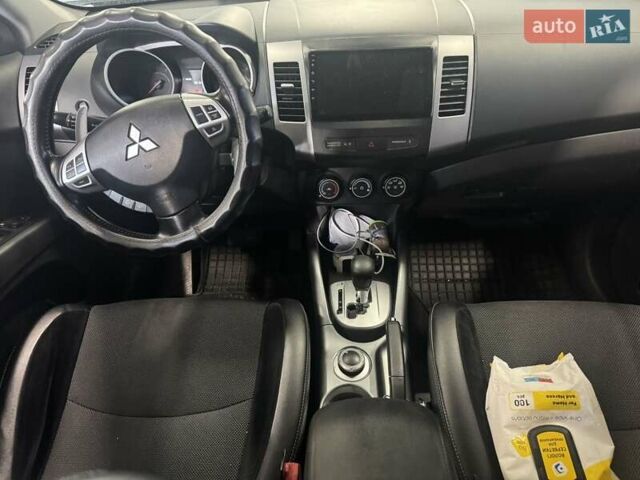 Чорний Міцубісі Аутлендер, об'ємом двигуна 2.4 л та пробігом 187 тис. км за 10200 $, фото 10 на Automoto.ua