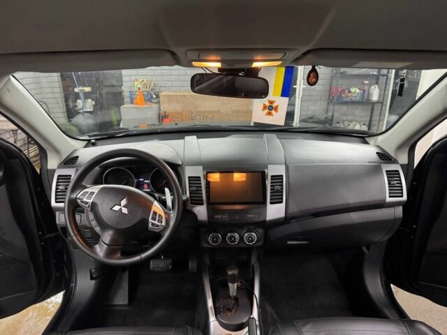 Черный Мицубиси Аутлендер, объемом двигателя 2.4 л и пробегом 305 тыс. км за 10000 $, фото 8 на Automoto.ua