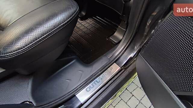 Черный Мицубиси Аутлендер, объемом двигателя 2 л и пробегом 210 тыс. км за 10600 $, фото 15 на Automoto.ua