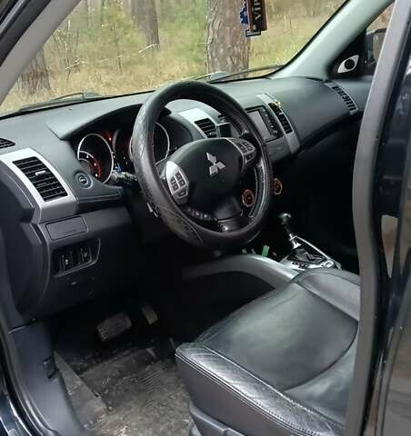 Черный Мицубиси Аутлендер, объемом двигателя 2.2 л и пробегом 267 тыс. км за 9999 $, фото 2 на Automoto.ua