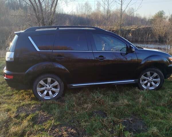 Черный Мицубиси Аутлендер, объемом двигателя 2 л и пробегом 261 тыс. км за 9700 $, фото 2 на Automoto.ua