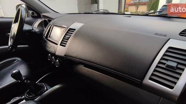 Черный Мицубиси Аутлендер, объемом двигателя 2 л и пробегом 210 тыс. км за 10600 $, фото 19 на Automoto.ua