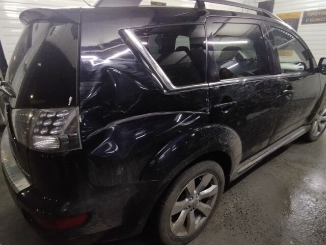 Черный Мицубиси Аутлендер, объемом двигателя 0 л и пробегом 215 тыс. км за 9500 $, фото 8 на Automoto.ua