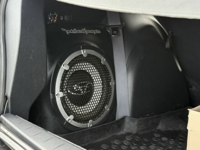 Черный Мицубиси Аутлендер, объемом двигателя 2 л и пробегом 300 тыс. км за 5500 $, фото 8 на Automoto.ua