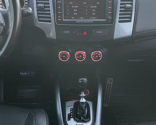 Черный Мицубиси Аутлендер, объемом двигателя 0 л и пробегом 257 тыс. км за 10399 $, фото 21 на Automoto.ua