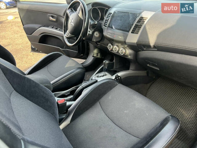 Чорний Міцубісі Аутлендер, об'ємом двигуна 2.36 л та пробігом 244 тис. км за 9850 $, фото 2 на Automoto.ua