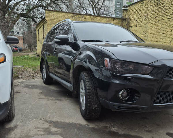 Черный Мицубиси Аутлендер, объемом двигателя 2.4 л и пробегом 198 тыс. км за 10500 $, фото 1 на Automoto.ua