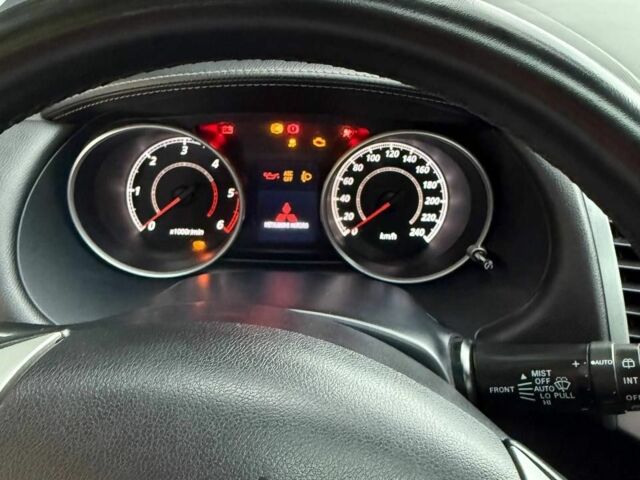 Чорний Міцубісі Аутлендер, об'ємом двигуна 2 л та пробігом 210 тис. км за 10700 $, фото 7 на Automoto.ua