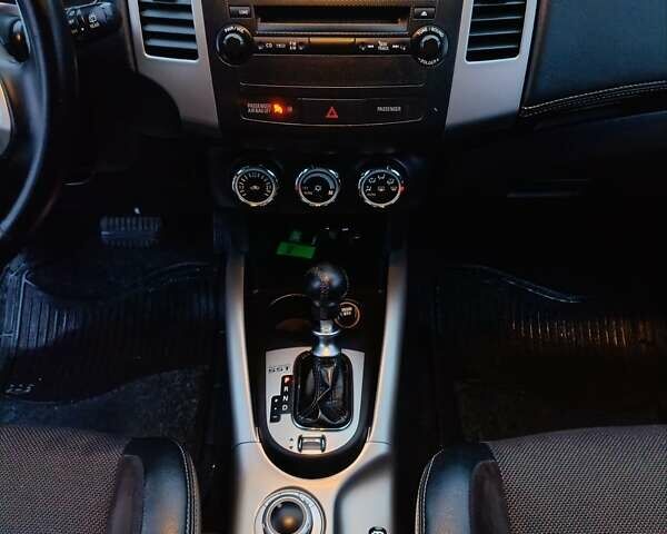 Черный Мицубиси Аутлендер, объемом двигателя 2.2 л и пробегом 225 тыс. км за 11500 $, фото 13 на Automoto.ua