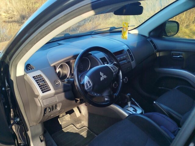 Черный Мицубиси Аутлендер, объемом двигателя 2 л и пробегом 261 тыс. км за 9700 $, фото 6 на Automoto.ua