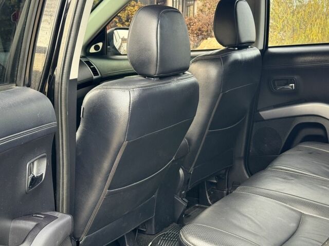 Черный Мицубиси Аутлендер, объемом двигателя 2 л и пробегом 300 тыс. км за 5500 $, фото 10 на Automoto.ua