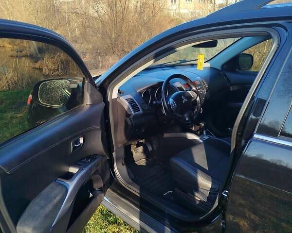 Черный Мицубиси Аутлендер, объемом двигателя 2 л и пробегом 261 тыс. км за 9700 $, фото 19 на Automoto.ua