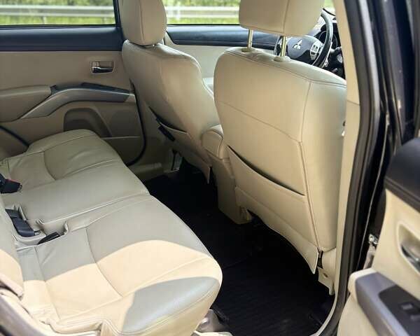 Черный Мицубиси Аутлендер, объемом двигателя 2.4 л и пробегом 275 тыс. км за 12000 $, фото 12 на Automoto.ua