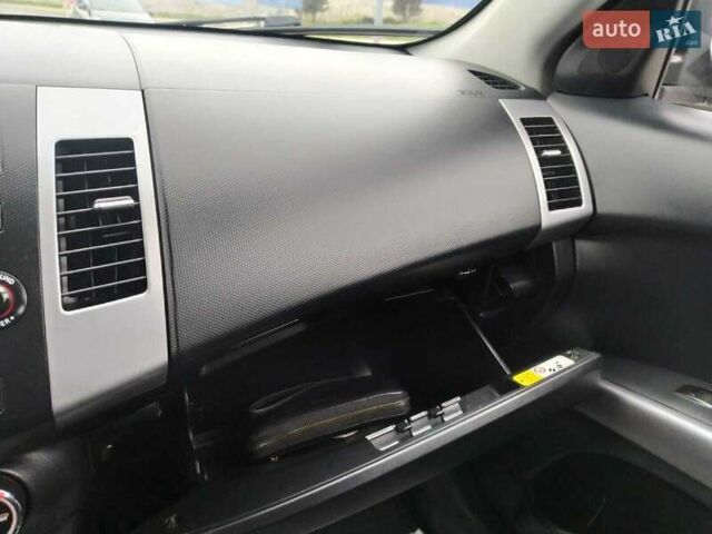 Чорний Міцубісі Аутлендер, об'ємом двигуна 2 л та пробігом 226 тис. км за 10750 $, фото 16 на Automoto.ua