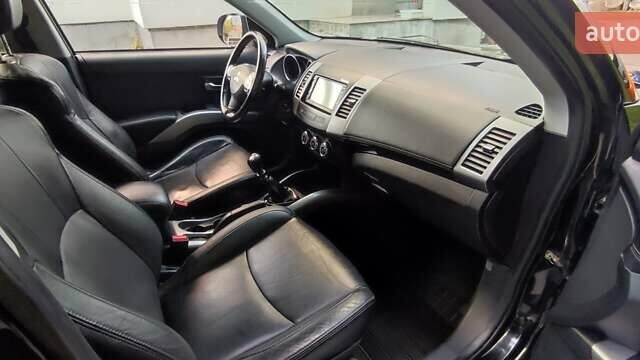 Черный Мицубиси Аутлендер, объемом двигателя 2 л и пробегом 210 тыс. км за 10600 $, фото 16 на Automoto.ua