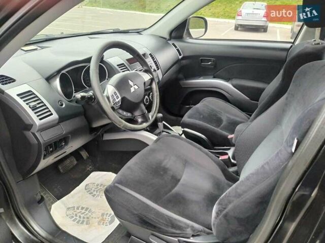 Чорний Міцубісі Аутлендер, об'ємом двигуна 2 л та пробігом 226 тис. км за 10750 $, фото 8 на Automoto.ua