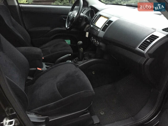 Черный Мицубиси Аутлендер, объемом двигателя 2.36 л и пробегом 315 тыс. км за 9700 $, фото 11 на Automoto.ua