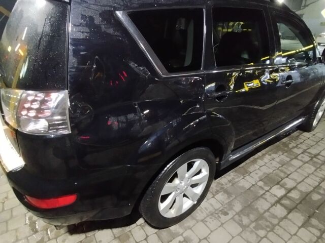 Черный Мицубиси Аутлендер, объемом двигателя 0 л и пробегом 215 тыс. км за 9500 $, фото 9 на Automoto.ua