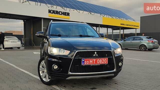 Черный Мицубиси Аутлендер, объемом двигателя 2 л и пробегом 210 тыс. км за 10600 $, фото 1 на Automoto.ua