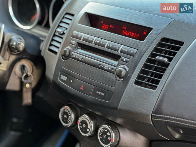 Черный Мицубиси Аутлендер, объемом двигателя 2.2 л и пробегом 226 тыс. км за 11500 $, фото 102 на Automoto.ua