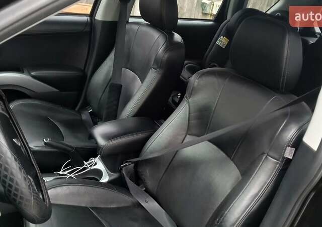 Черный Мицубиси Аутлендер, объемом двигателя 2.2 л и пробегом 267 тыс. км за 9999 $, фото 1 на Automoto.ua