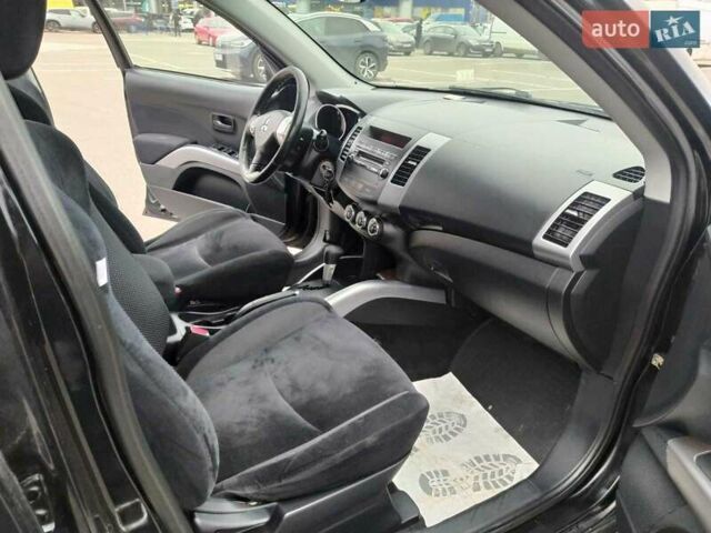Чорний Міцубісі Аутлендер, об'ємом двигуна 2 л та пробігом 226 тис. км за 10750 $, фото 7 на Automoto.ua