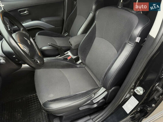 Чорний Міцубісі Аутлендер, об'ємом двигуна 1.97 л та пробігом 276 тис. км за 9200 $, фото 17 на Automoto.ua