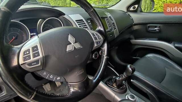 Черный Мицубиси Аутлендер, объемом двигателя 2 л и пробегом 210 тыс. км за 10600 $, фото 11 на Automoto.ua