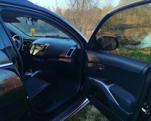 Черный Мицубиси Аутлендер, объемом двигателя 2 л и пробегом 261 тыс. км за 9700 $, фото 17 на Automoto.ua