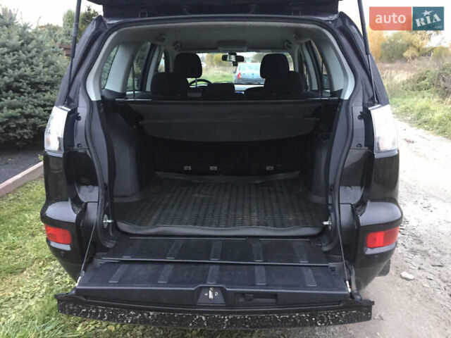 Черный Мицубиси Аутлендер, объемом двигателя 2.36 л и пробегом 315 тыс. км за 9700 $, фото 18 на Automoto.ua