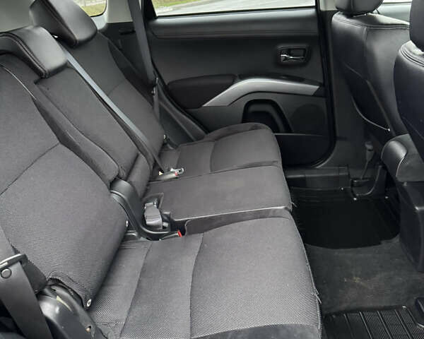 Чорний Міцубісі Аутлендер, об'ємом двигуна 2 л та пробігом 228 тис. км за 10550 $, фото 36 на Automoto.ua