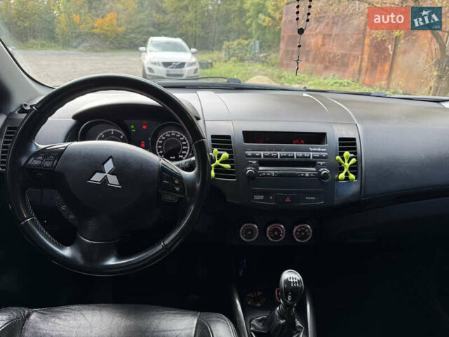Чорний Міцубісі Аутлендер, об'ємом двигуна 2 л та пробігом 258 тис. км за 8699 $, фото 12 на Automoto.ua