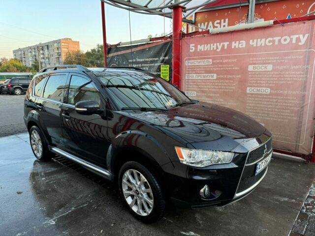 Черный Мицубиси Аутлендер, объемом двигателя 0 л и пробегом 215 тыс. км за 9500 $, фото 2 на Automoto.ua