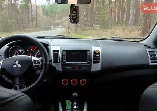 Черный Мицубиси Аутлендер, объемом двигателя 2.2 л и пробегом 267 тыс. км за 9999 $, фото 5 на Automoto.ua