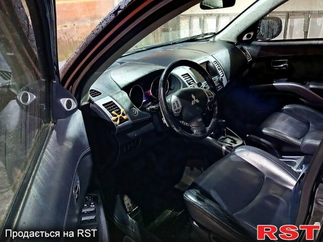 Черный Мицубиси Аутлендер, объемом двигателя 2.4 л и пробегом 70 тыс. км за 10500 $, фото 6 на Automoto.ua