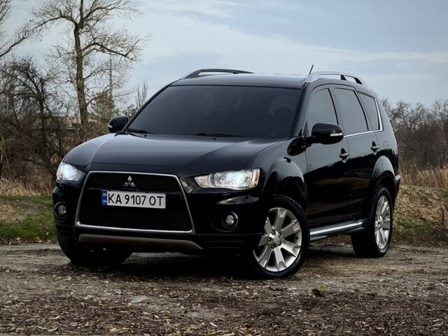 Черный Мицубиси Аутлендер, объемом двигателя 2 л и пробегом 300 тыс. км за 5500 $, фото 1 на Automoto.ua