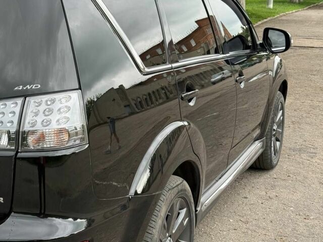 Чорний Міцубісі Аутлендер, об'ємом двигуна 2 л та пробігом 210 тис. км за 10700 $, фото 1 на Automoto.ua