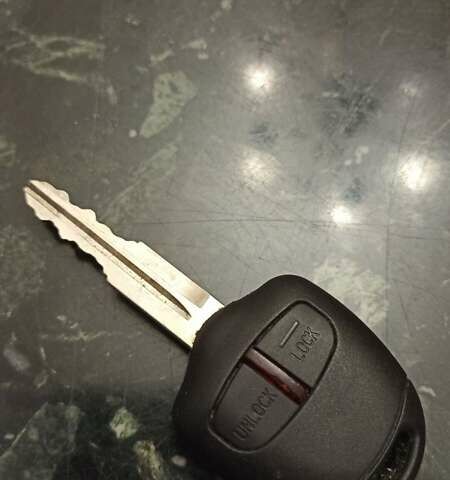 Черный Мицубиси Аутлендер, объемом двигателя 2 л и пробегом 196 тыс. км за 9900 $, фото 11 на Automoto.ua