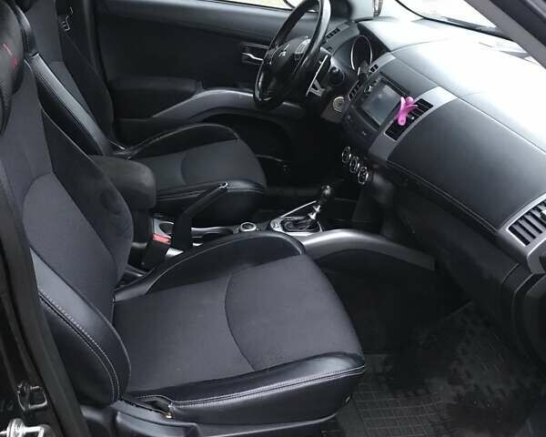 Чорний Міцубісі Аутлендер, об'ємом двигуна 2.18 л та пробігом 295 тис. км за 10900 $, фото 23 на Automoto.ua