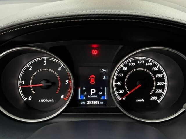 Черный Мицубиси Аутлендер, объемом двигателя 2.2 л и пробегом 253 тыс. км за 12500 $, фото 7 на Automoto.ua