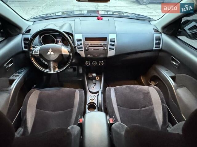 Черный Мицубиси Аутлендер, объемом двигателя 2 л и пробегом 150 тыс. км за 10200 $, фото 9 на Automoto.ua