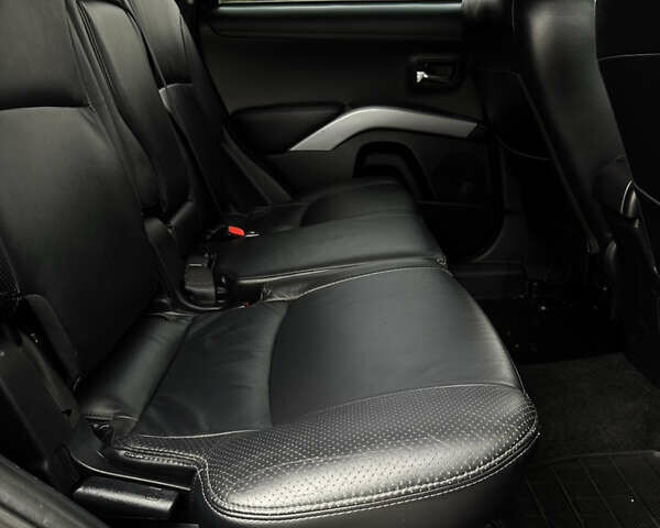 Міцубісі Аутлендер 2011 у Бердичеве на Automoto.ua Чорний Міцубісі Аутлендер, об'ємом двигуна 2.2 л та пробігом 237 тис. км за 11499 $, фото 65 на Automoto.ua