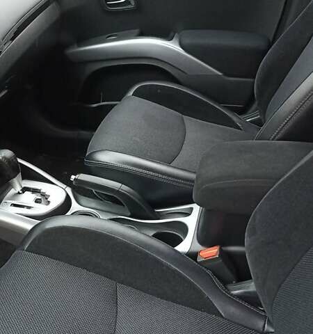 Черный Мицубиси Аутлендер, объемом двигателя 2 л и пробегом 196 тыс. км за 9900 $, фото 13 на Automoto.ua