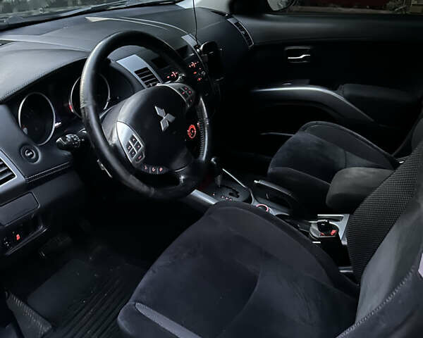 Міцубісі Аутлендер 2011 у Львові на Automoto.ua Чорний Міцубісі Аутлендер, об'ємом двигуна 2.36 л та пробігом 172 тис. км за 11000 $, фото 4 на Automoto.ua